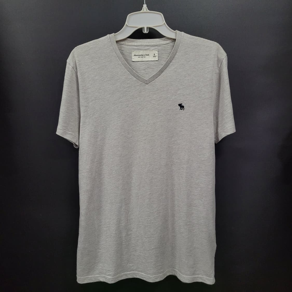 Abercrombie 아베크롬비 자수로고 브이넥 셔츠  상품이미지1