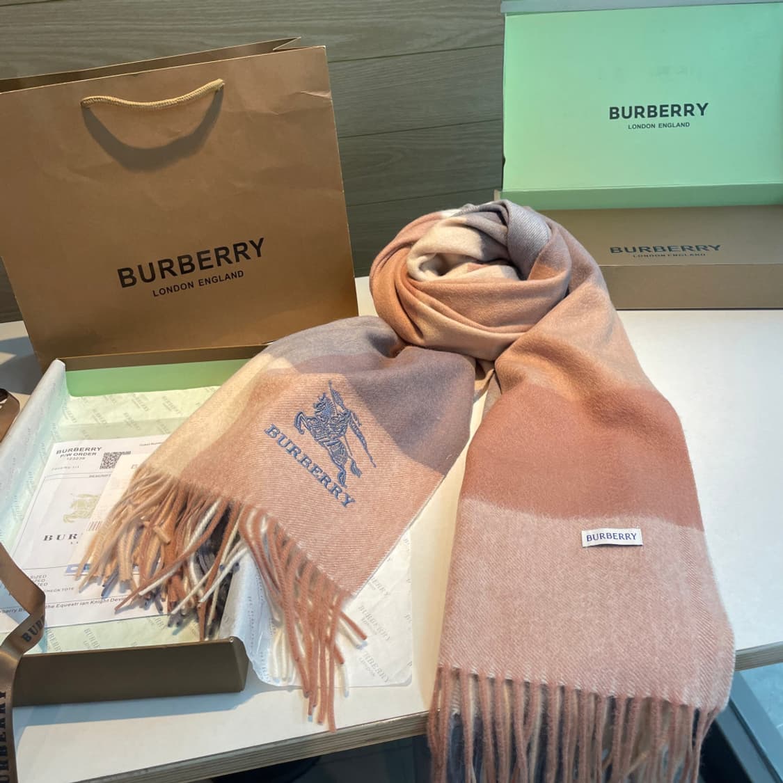 버버리숙녀 리버서블 스카프100% 램스울
 상품이미지5