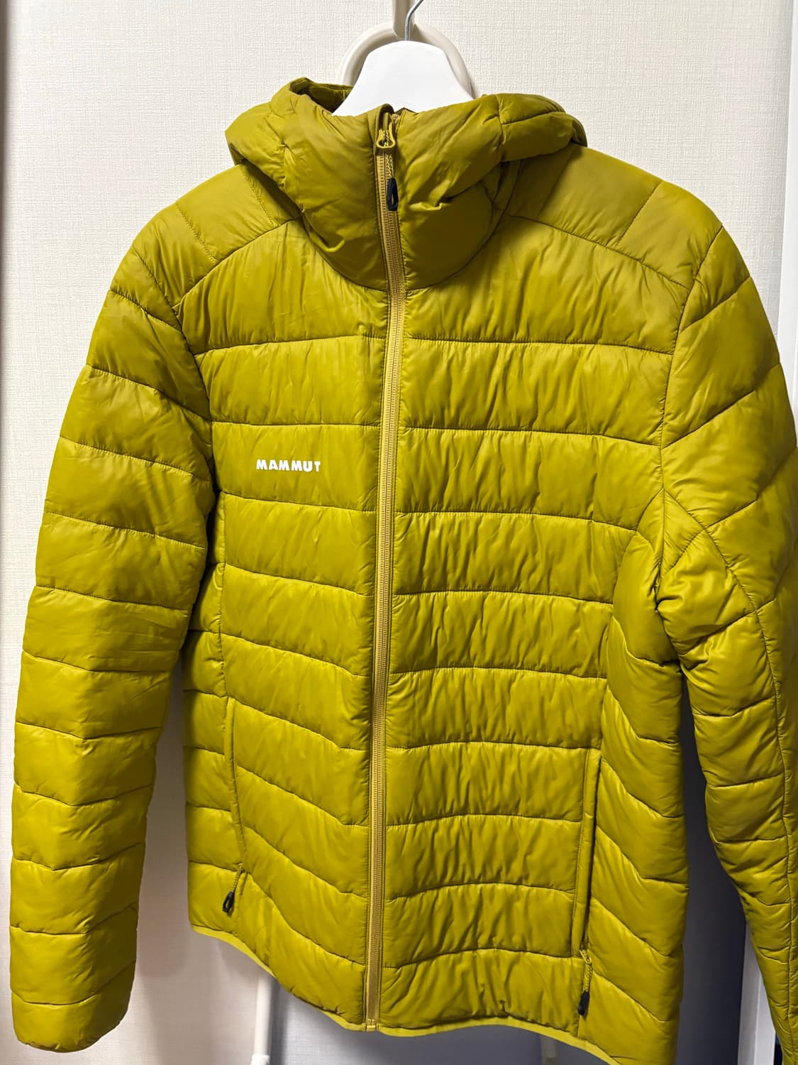 마무트 크래그 인슐레이션 후드 패딩 머스타드 색상 상품이미지1