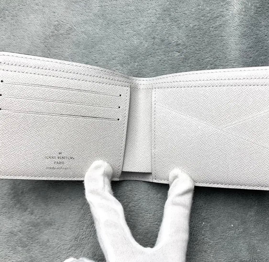 루이비통 한정판 안타르티카 회이트 반지갑 상품이미지3