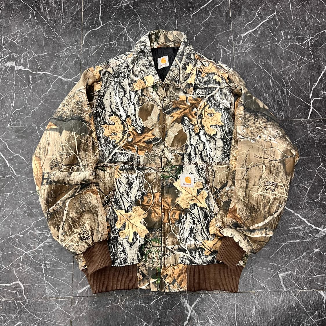 칼하트 로고 카모 리얼트리 카라넥 봄버 자켓 상품이미지2