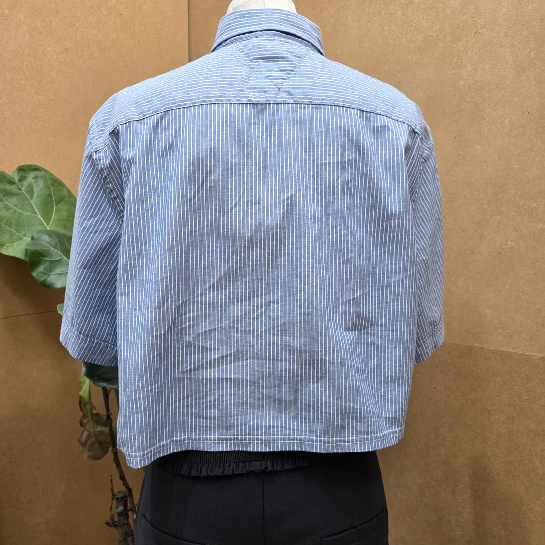 타미힐피거 언더붑 크롭 반팔셔츠 상품이미지4