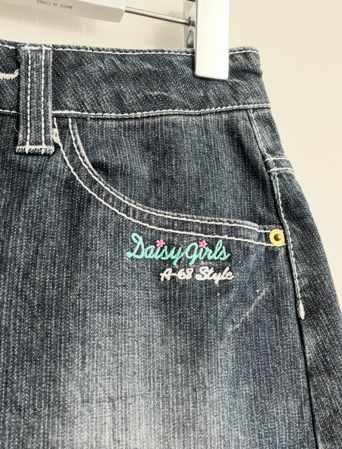 DAISY LOVERS 플라워 자수 데님 플리츠 스커트 상품이미지3