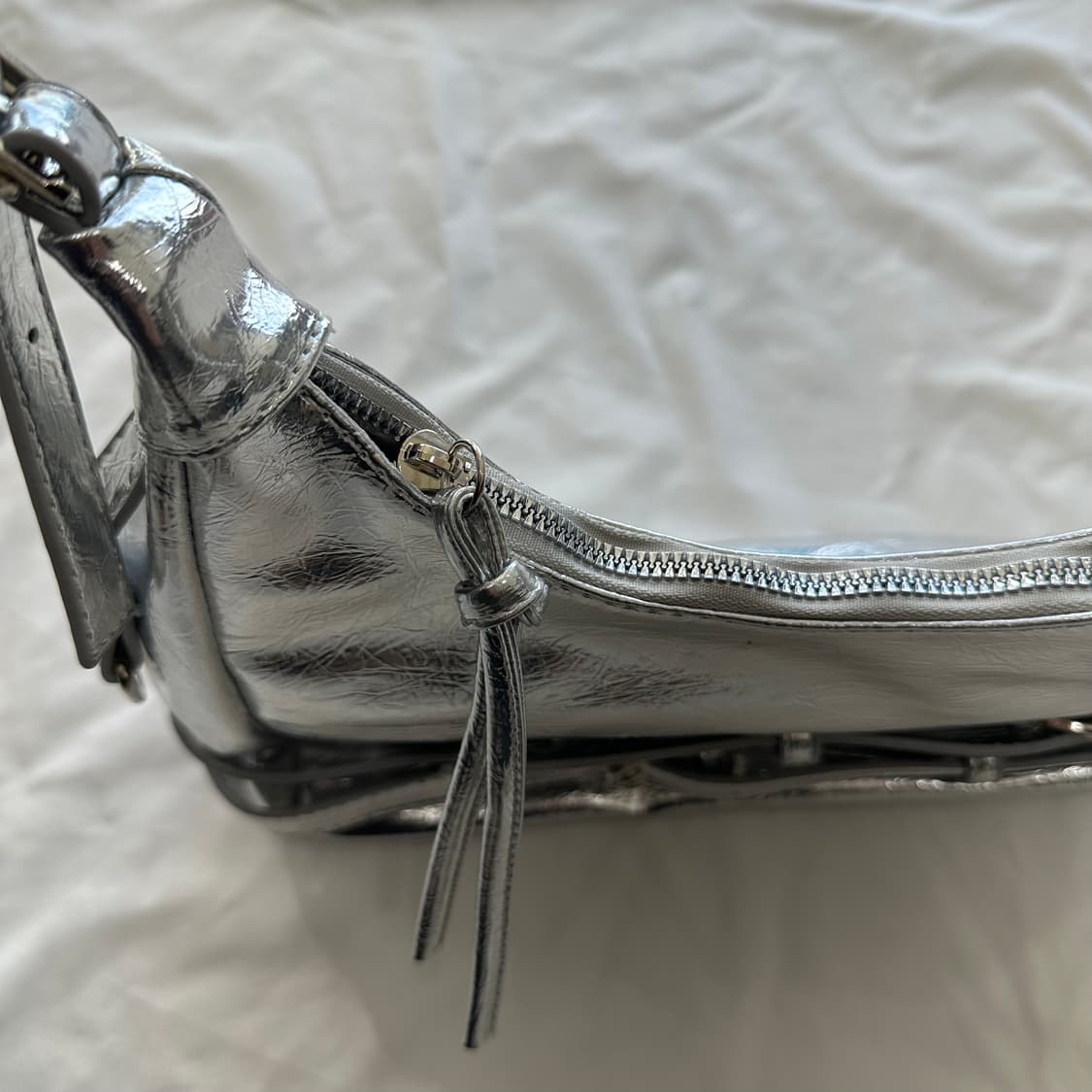 벨티드 스트랩 호보백🩶 상품이미지5