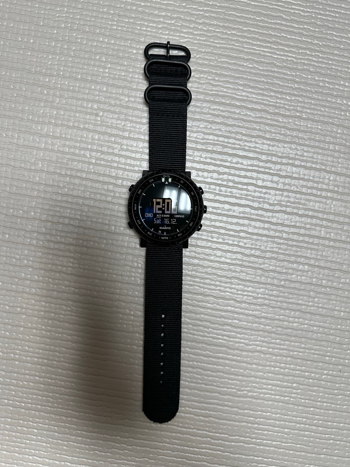 순토 코어 올블랙 나토스트랩 상품이미지6