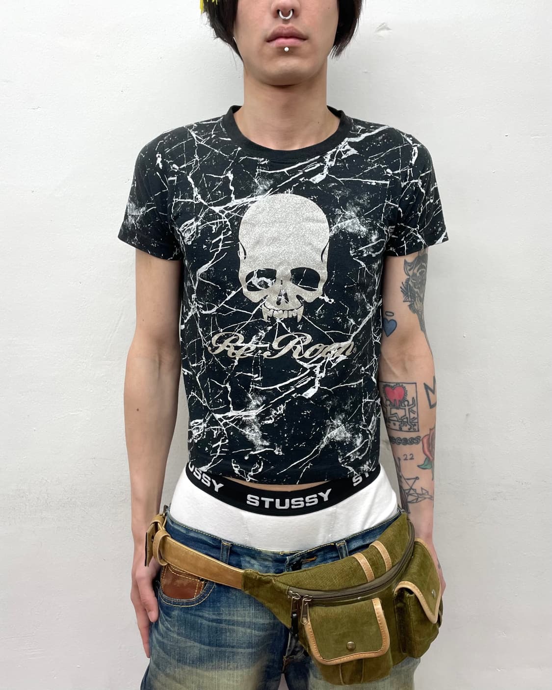 Glossy Silver Skull Crop Tee 상품이미지1