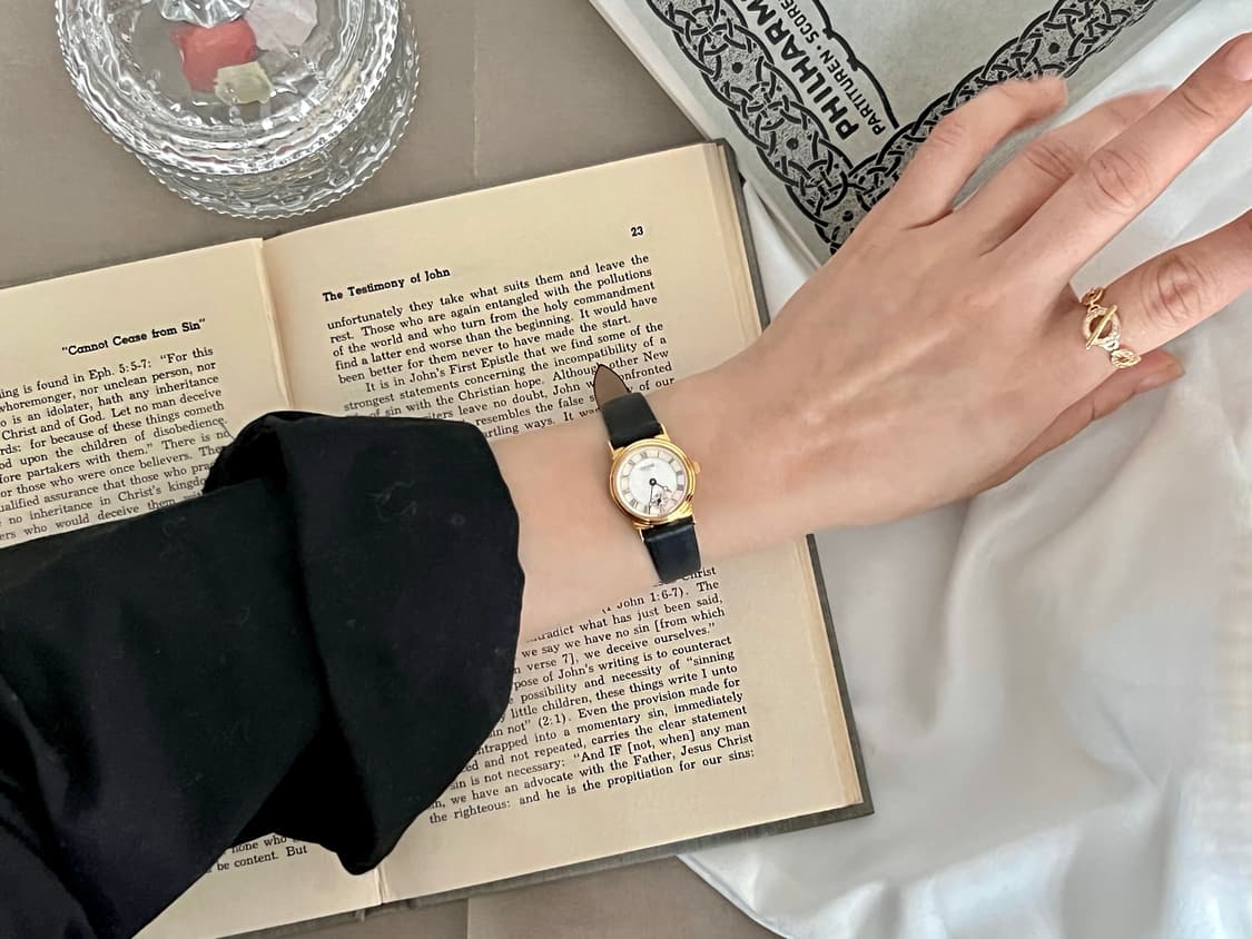 셀린느 스몰세컨드 골드 라운드 시계  / 정품감정.케어 상품이미지10