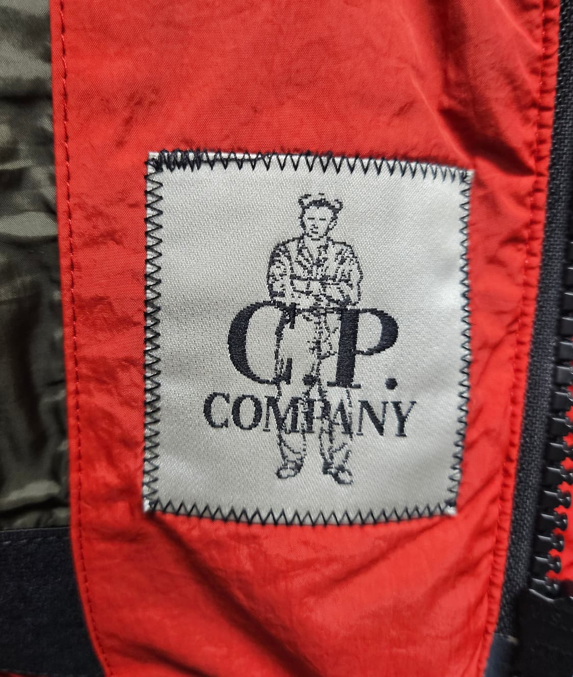 cp컴퍼니 고글 패딩조끼 95 후드 다운베스트 XD30 상품이미지6