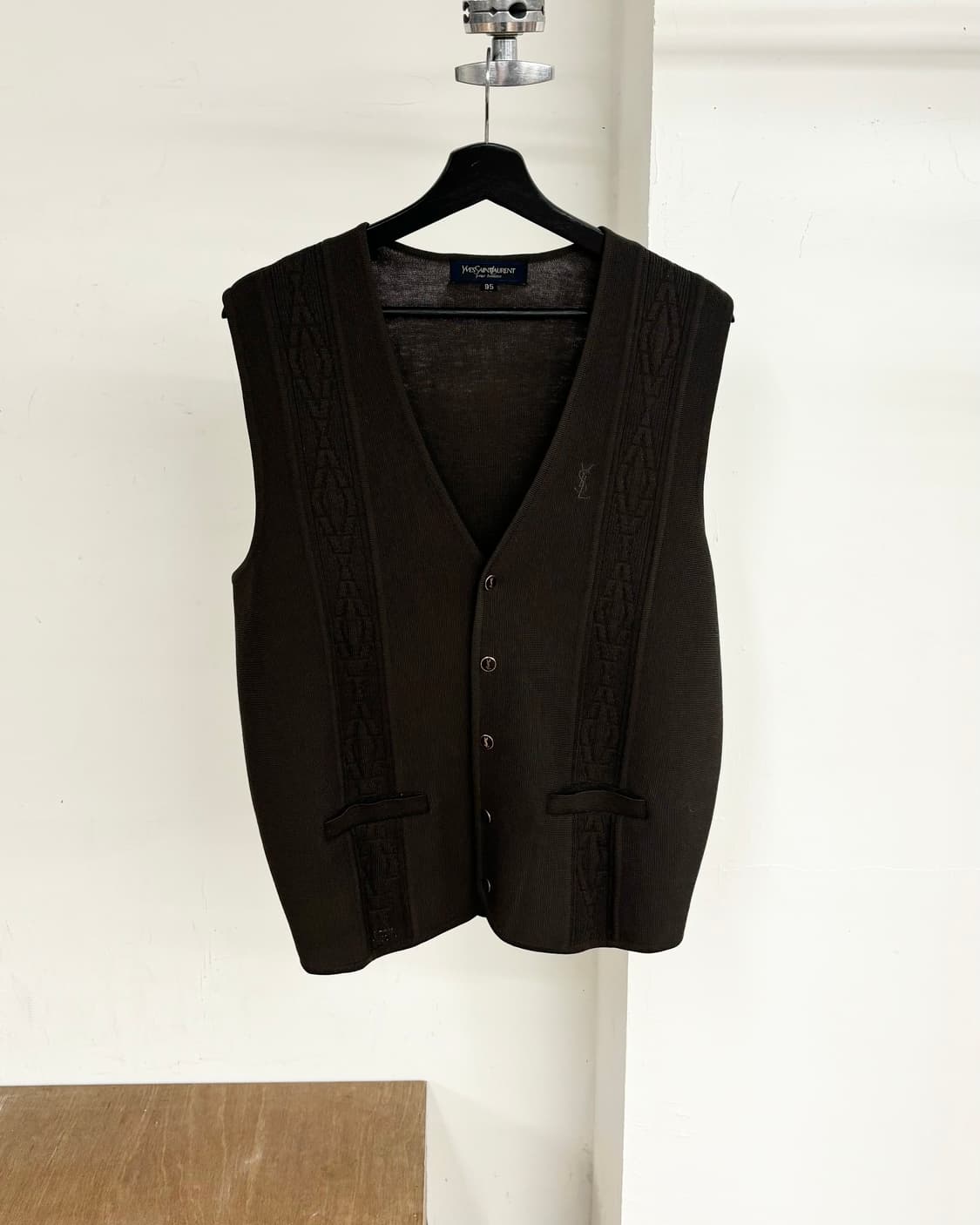 입생로랑 뿌르 옴므 브라운 니트 베스트 상품이미지1