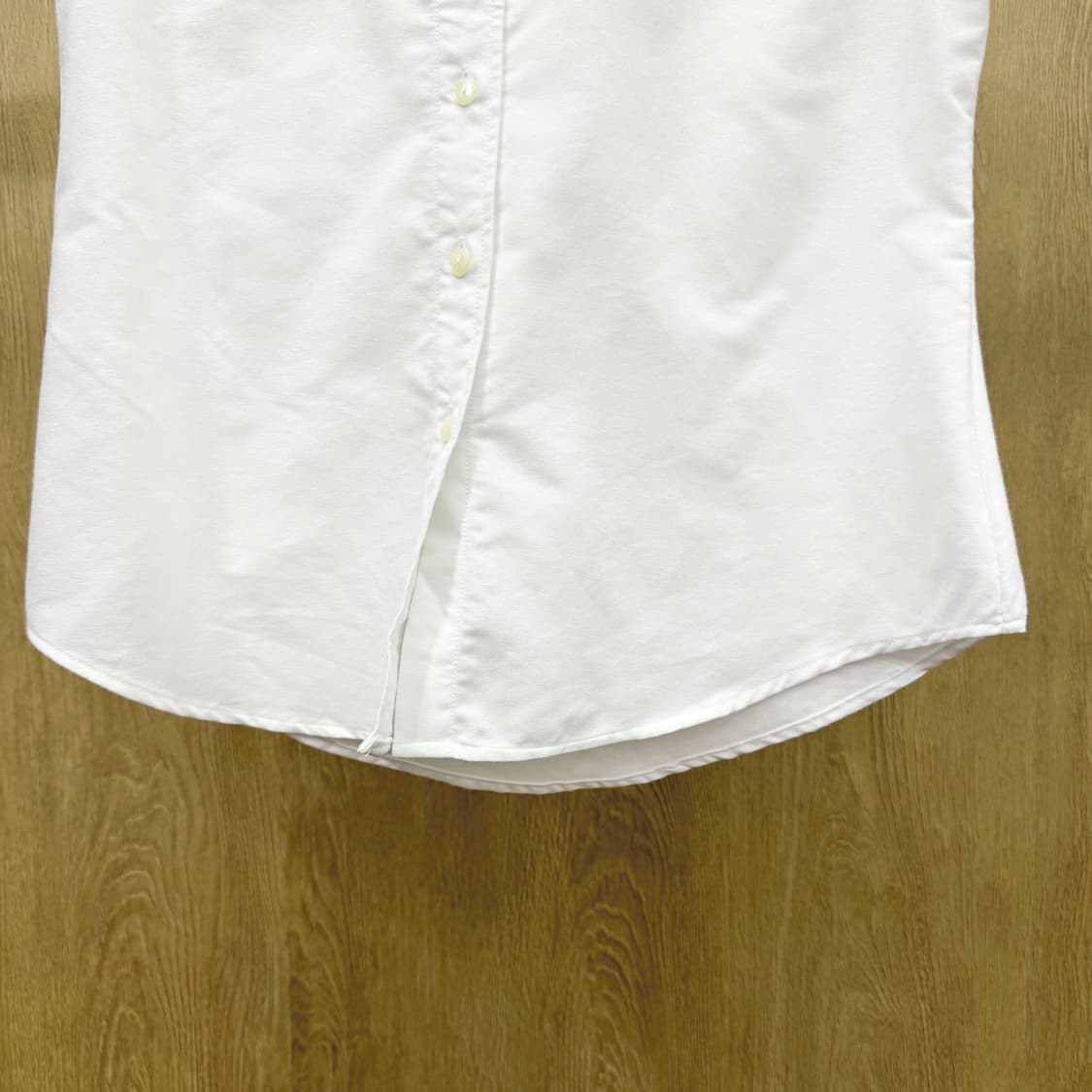 버버리 런던 반팔 셔츠 자수 로고 포인트 디테일 슬림핏 화이트 상품이미지5