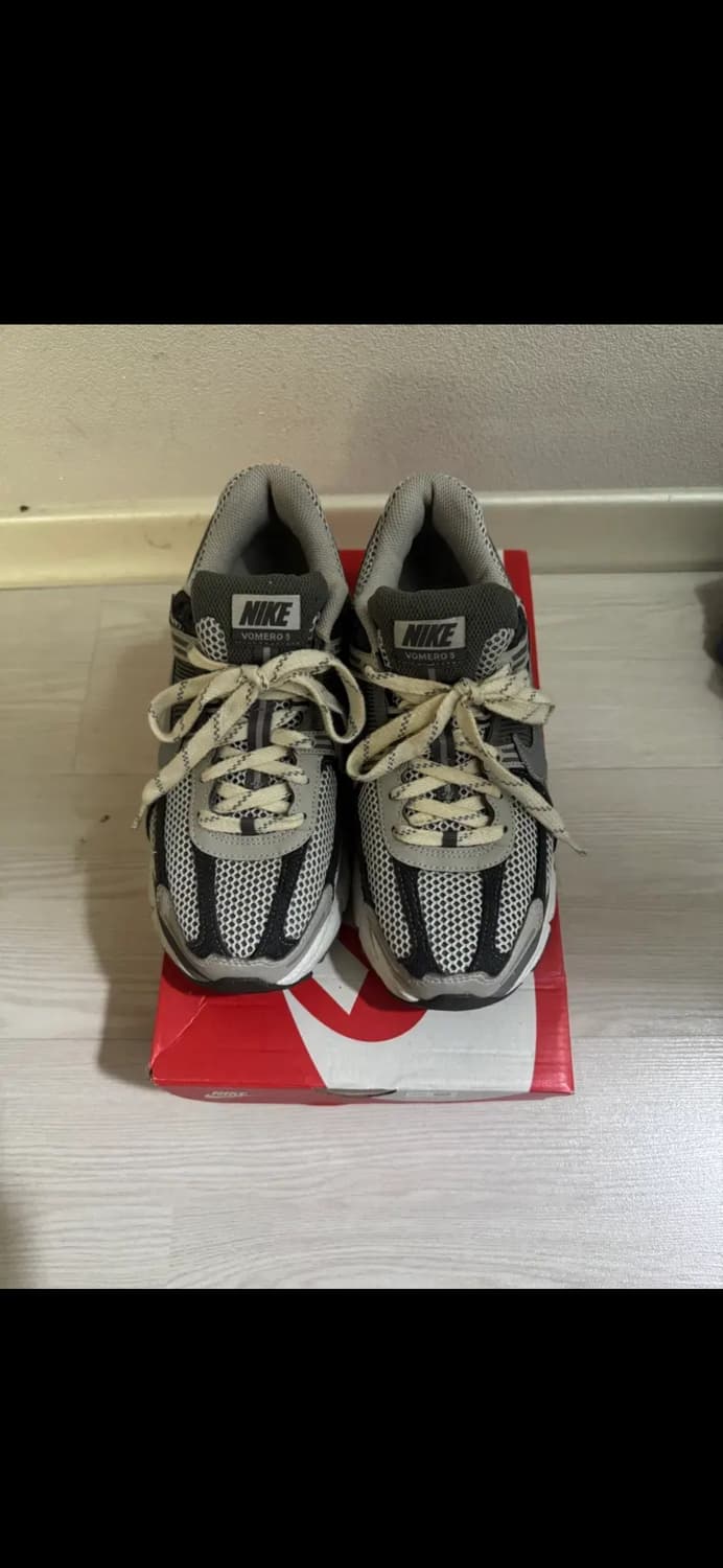 나이키 줌 보메로 5 프리미엄 라이트 아이언 오어 앤 플랫 퓨터 상품이미지2