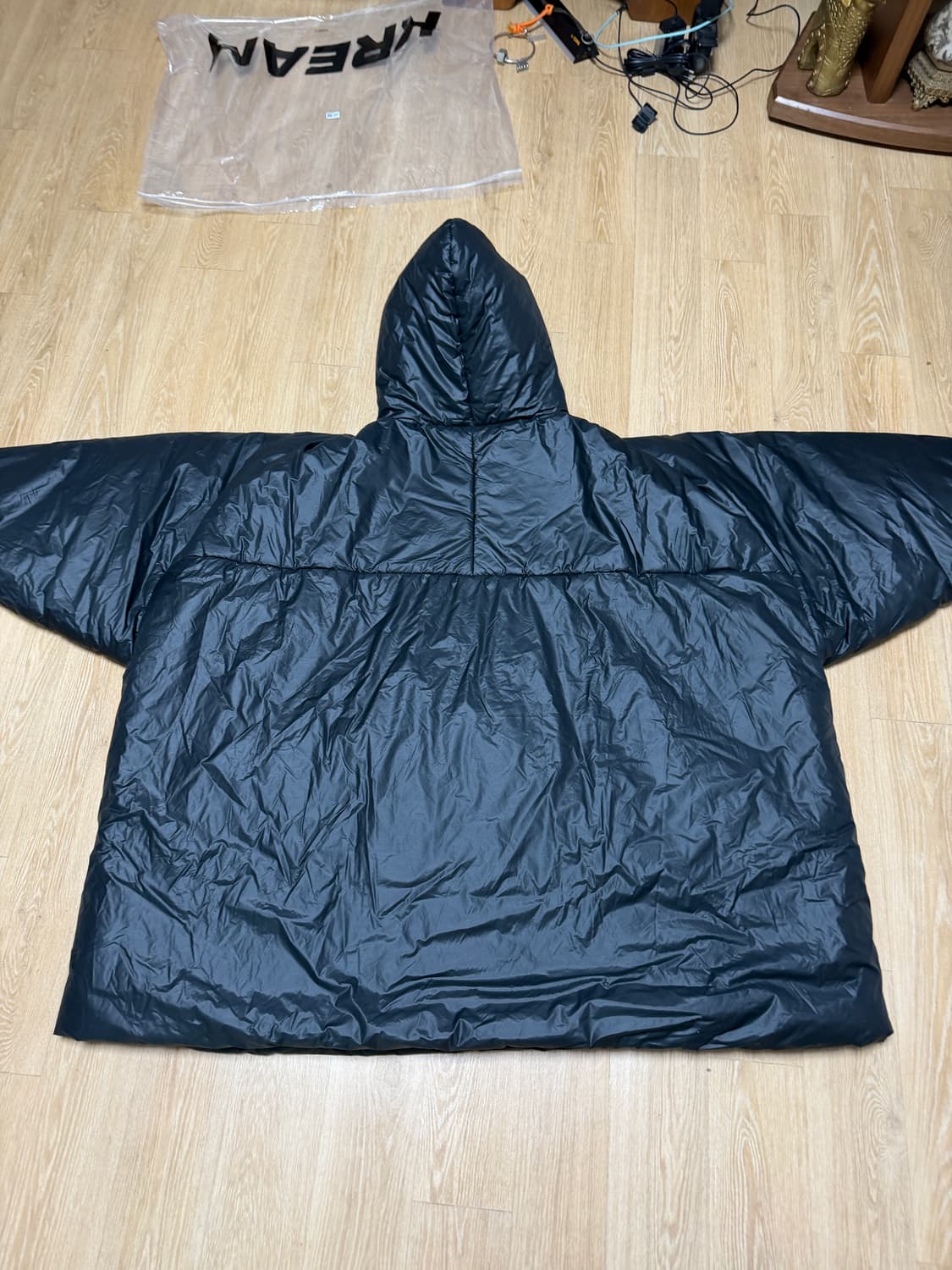 이지 갭 엔지니어드 바이 발렌시아가 티컷 퍼퍼 파카 블랙 S  새상품 입 상품이미지3