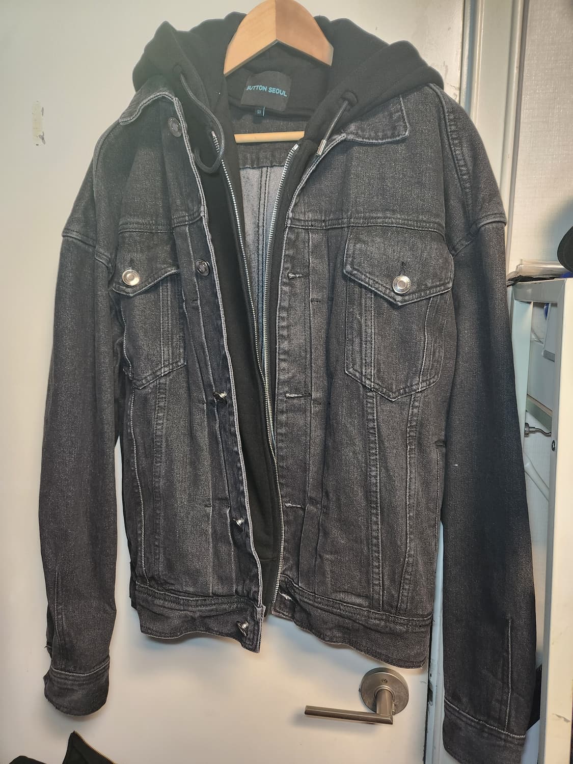 버튼서울(Button Seoul) 디테쳐블 후드 트러커 데님 자켓 50 상품이미지2