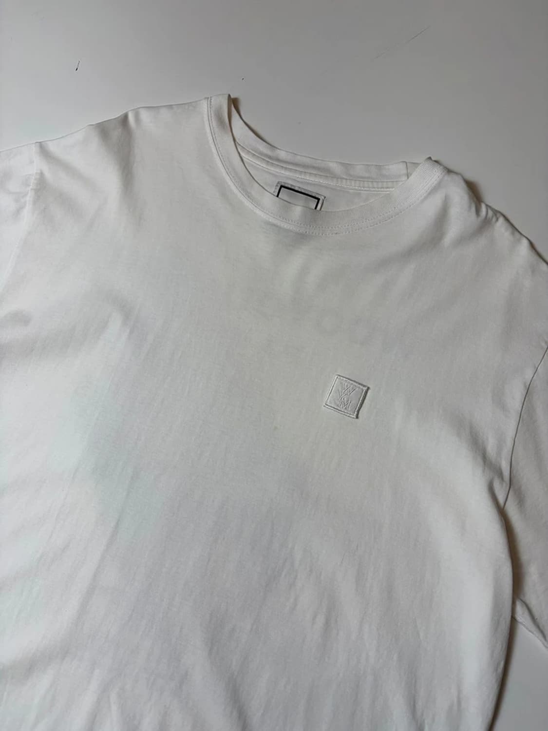 우영미 20FW 깃털 백로고 반팔 티셔츠 PN9569 상품이미지4