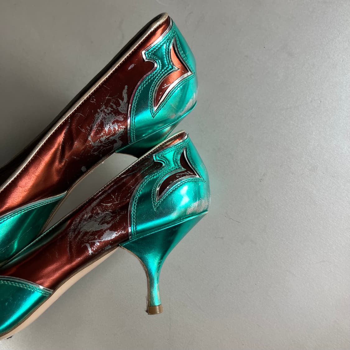 미우미우 홀로그램레더 키튼힐 상품이미지3