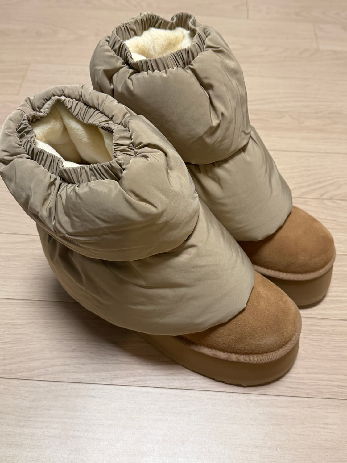UGG 어그 W CLASSIC MINI DIPPER PUFFER 상품이미지3