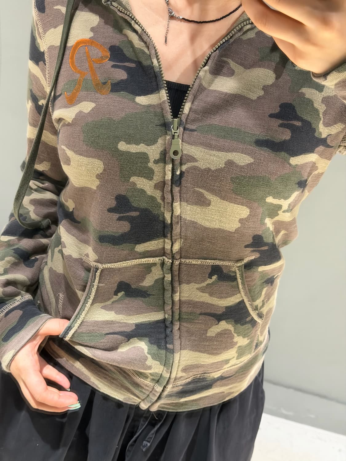 camo pattern stitch detail hood zip-up 상품이미지4