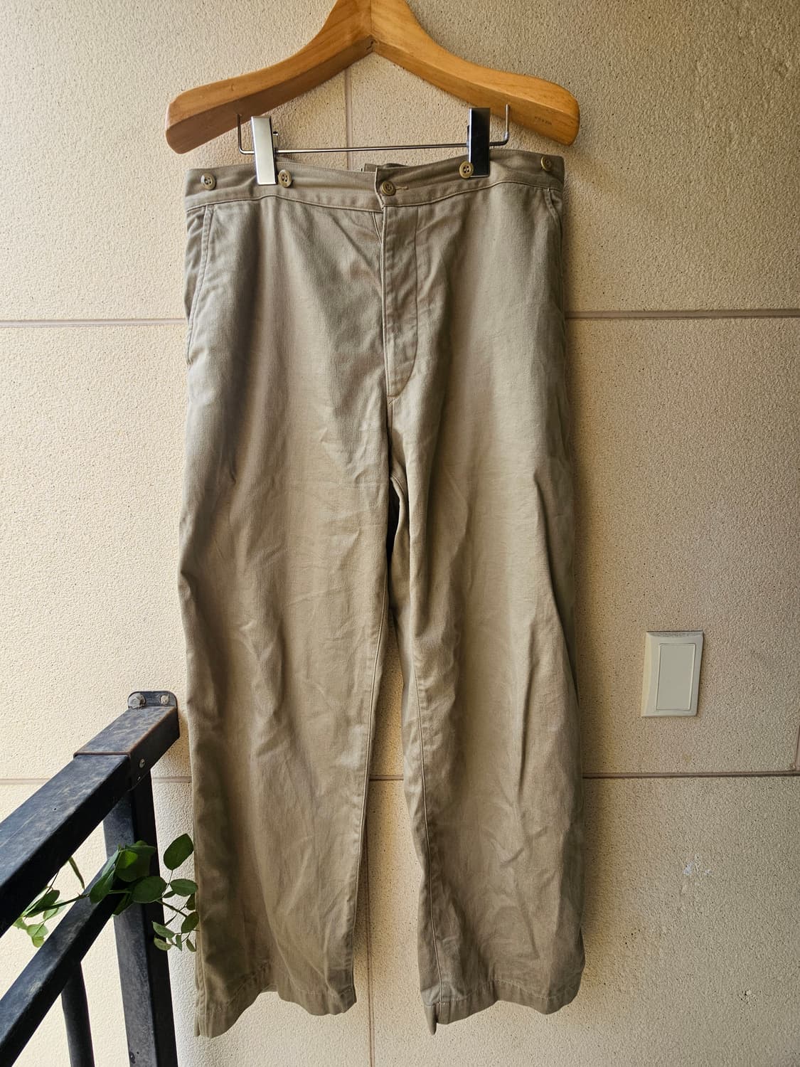 (2) 코모리 22SS 코튼 치노 오버 팬츠 상품이미지1