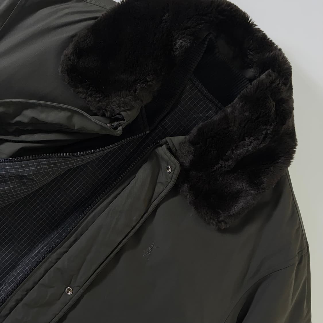 Yves Saint Laurent  입생로랑 카키 퍼카라 패디드 자켓  상품이미지7