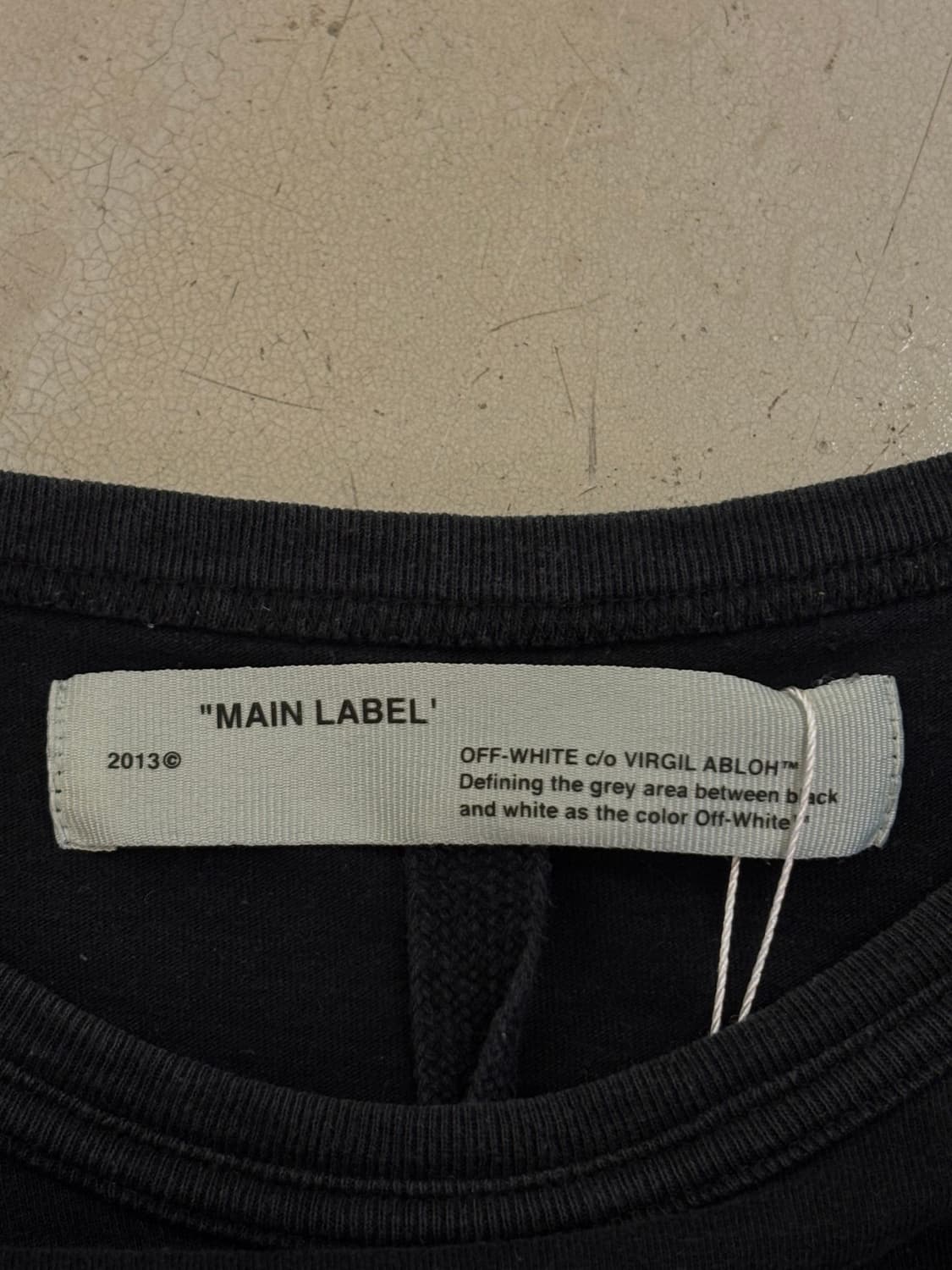 오프화이트 핸즈 앤 카드 그래픽 반팔 티셔츠 상품이미지3