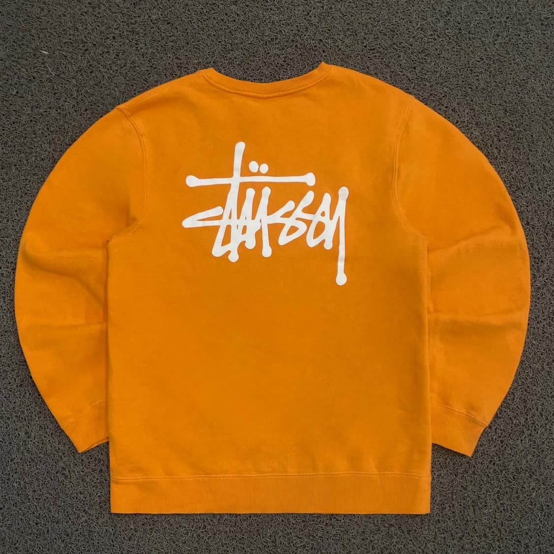 STUSSY  스투시 빅 스탁로고 오렌지 맨투맨 상품이미지1