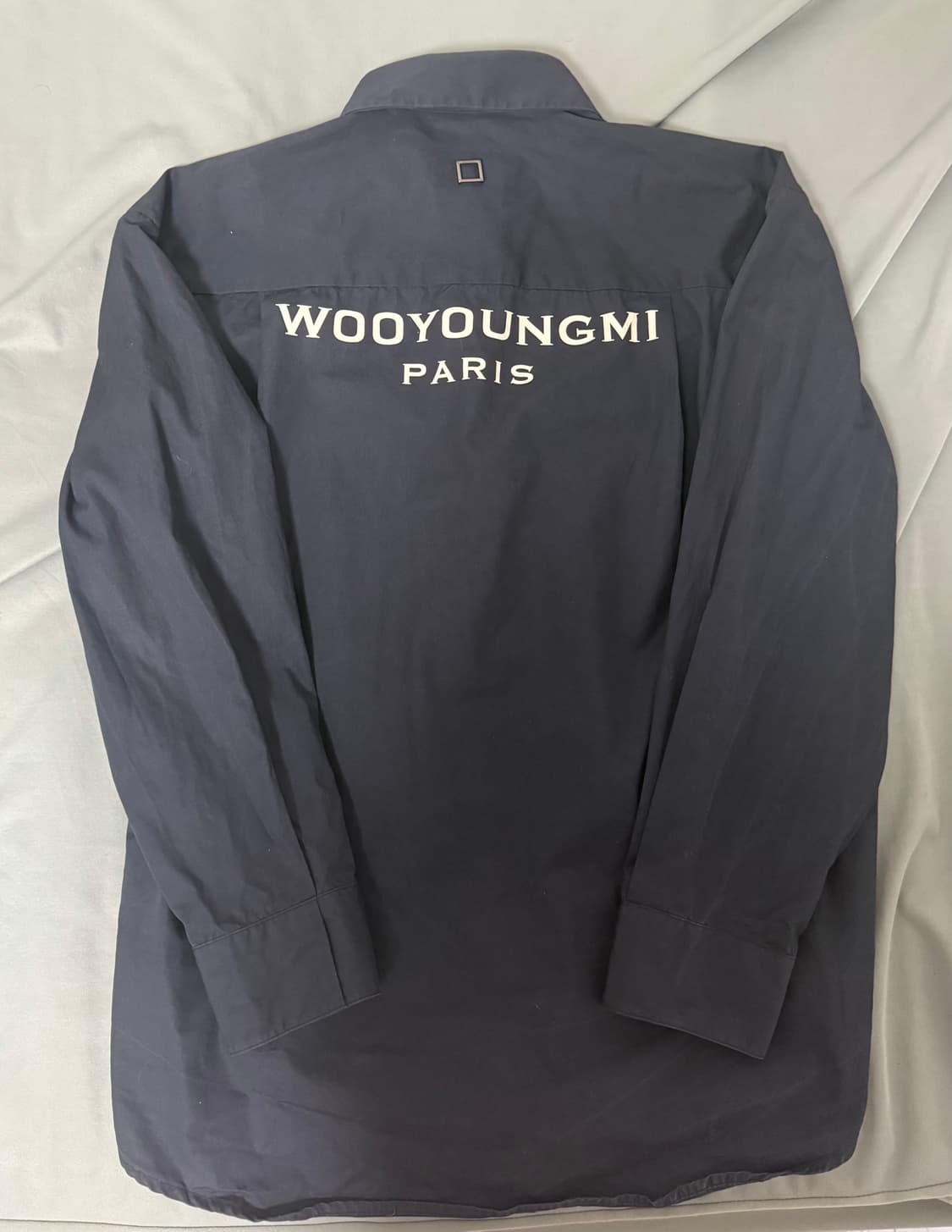 우영미 24FW 코튼 백로고 셔츠 상품이미지2