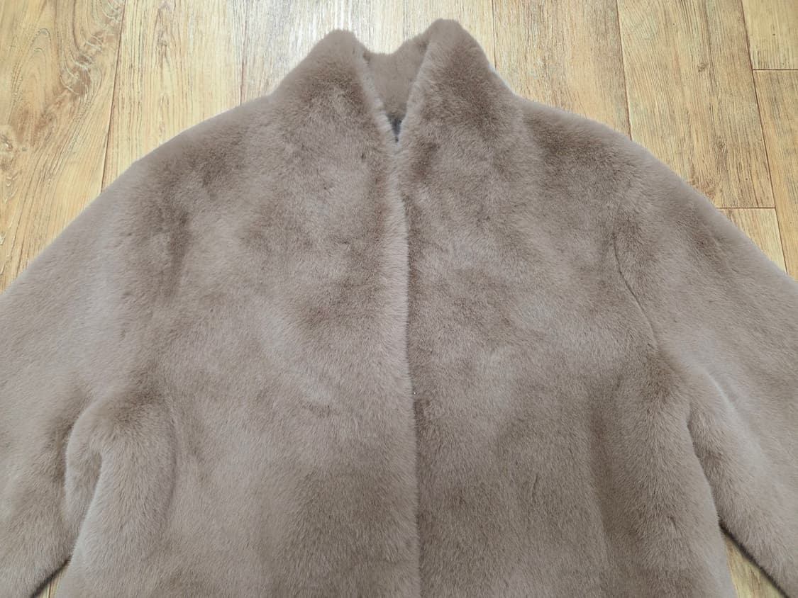 슈어룸 엘라주(ELLOGE) 페이크퍼 코트 55-66 상품이미지5