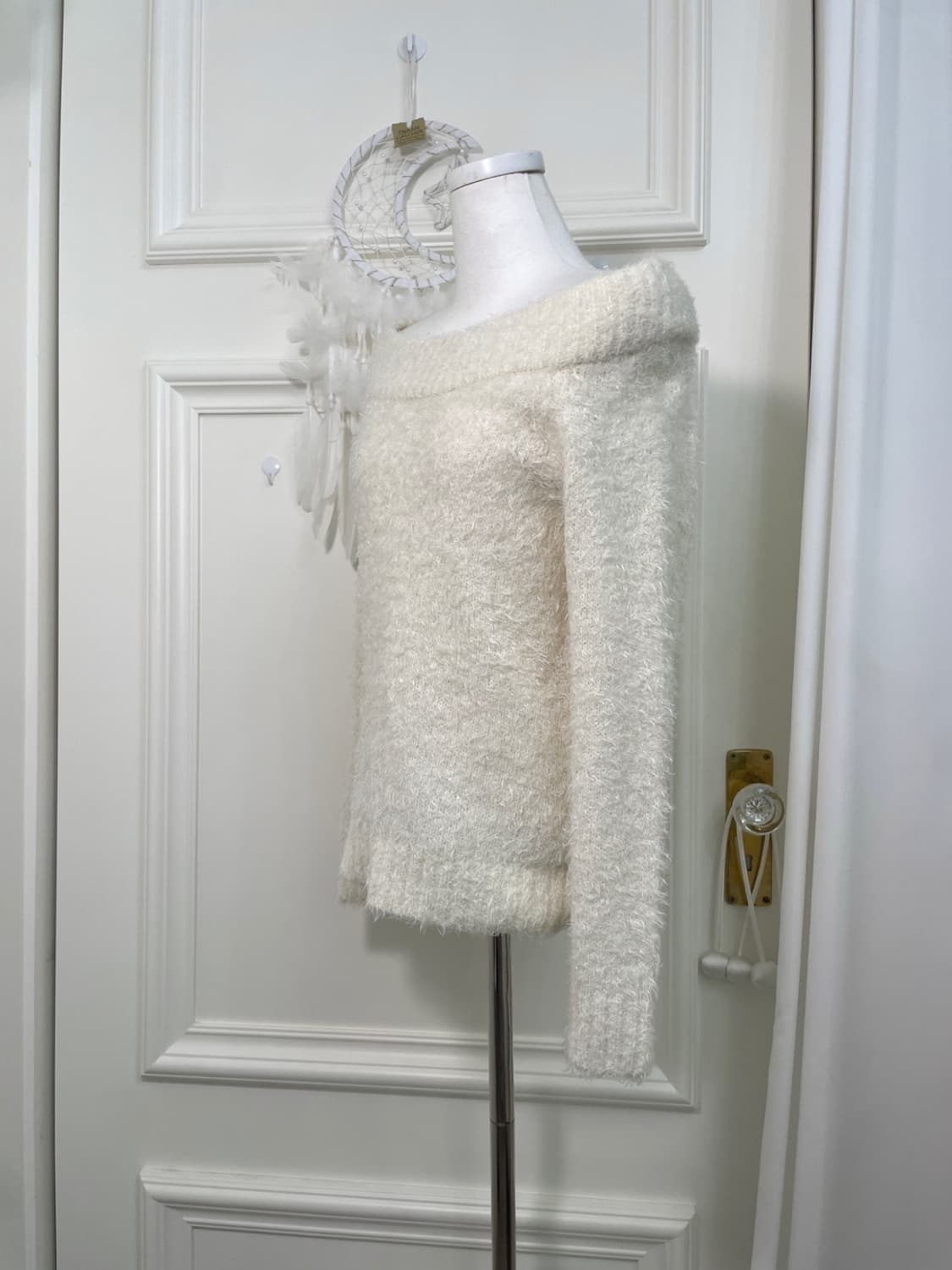 cream ivory shaggy off-shoulder knit top 상품이미지2