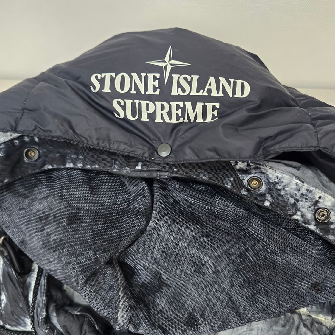슈프림 스톤아일랜드 페인팅 크링클 다운 패딩 L사이즈 상품이미지6