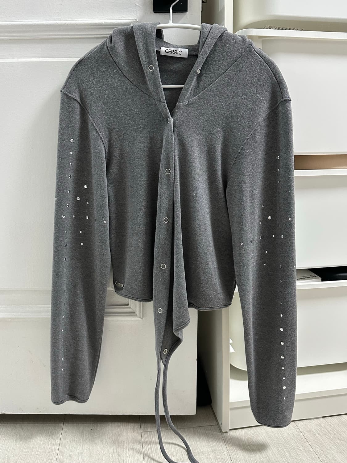 세릭 BEADS WRAP HOOD CARDIGAN 상품이미지3