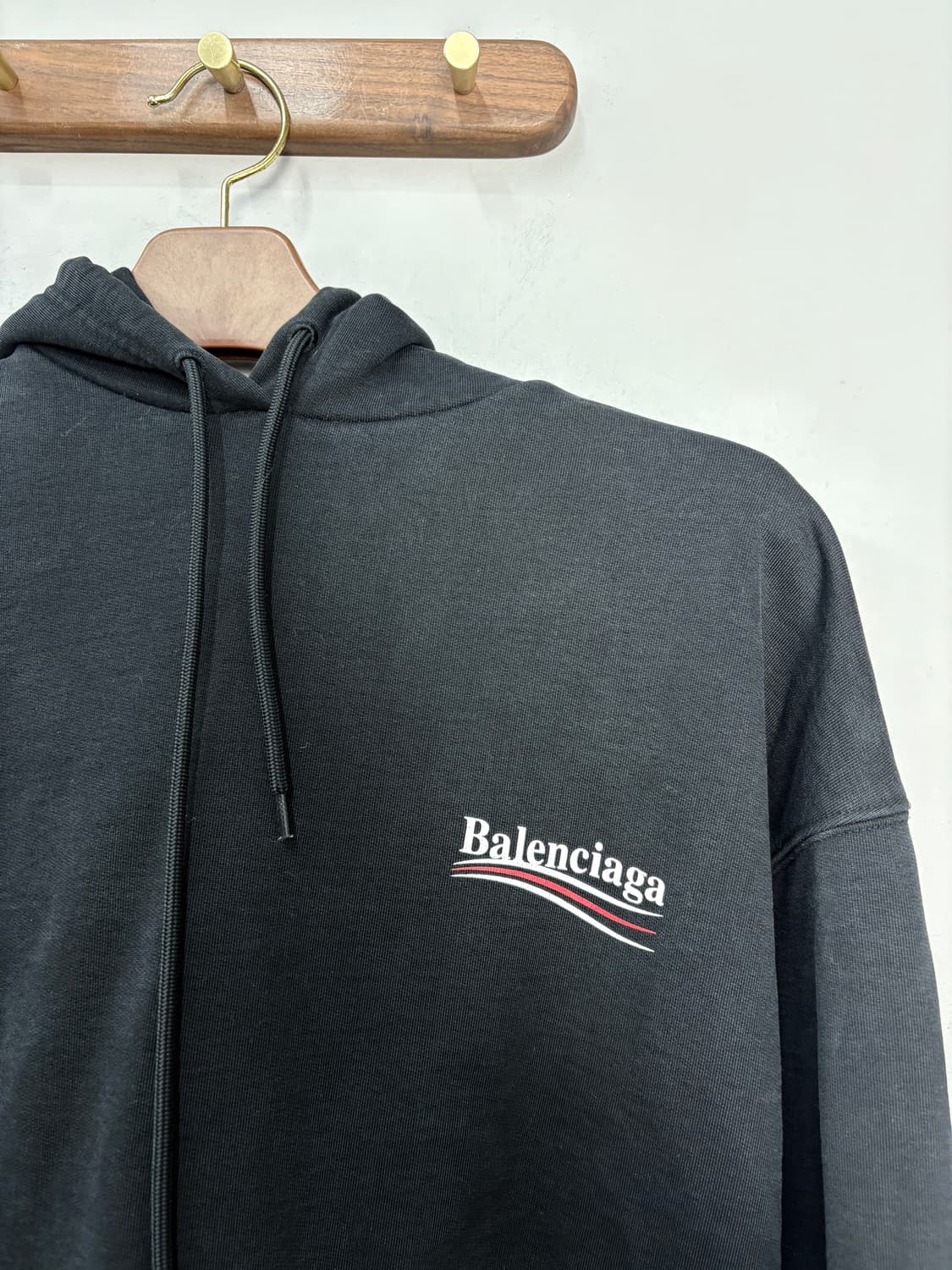 발렌시아가 폴리티컬 캠페인 후드라지핏 블랙 A3641 상품이미지3