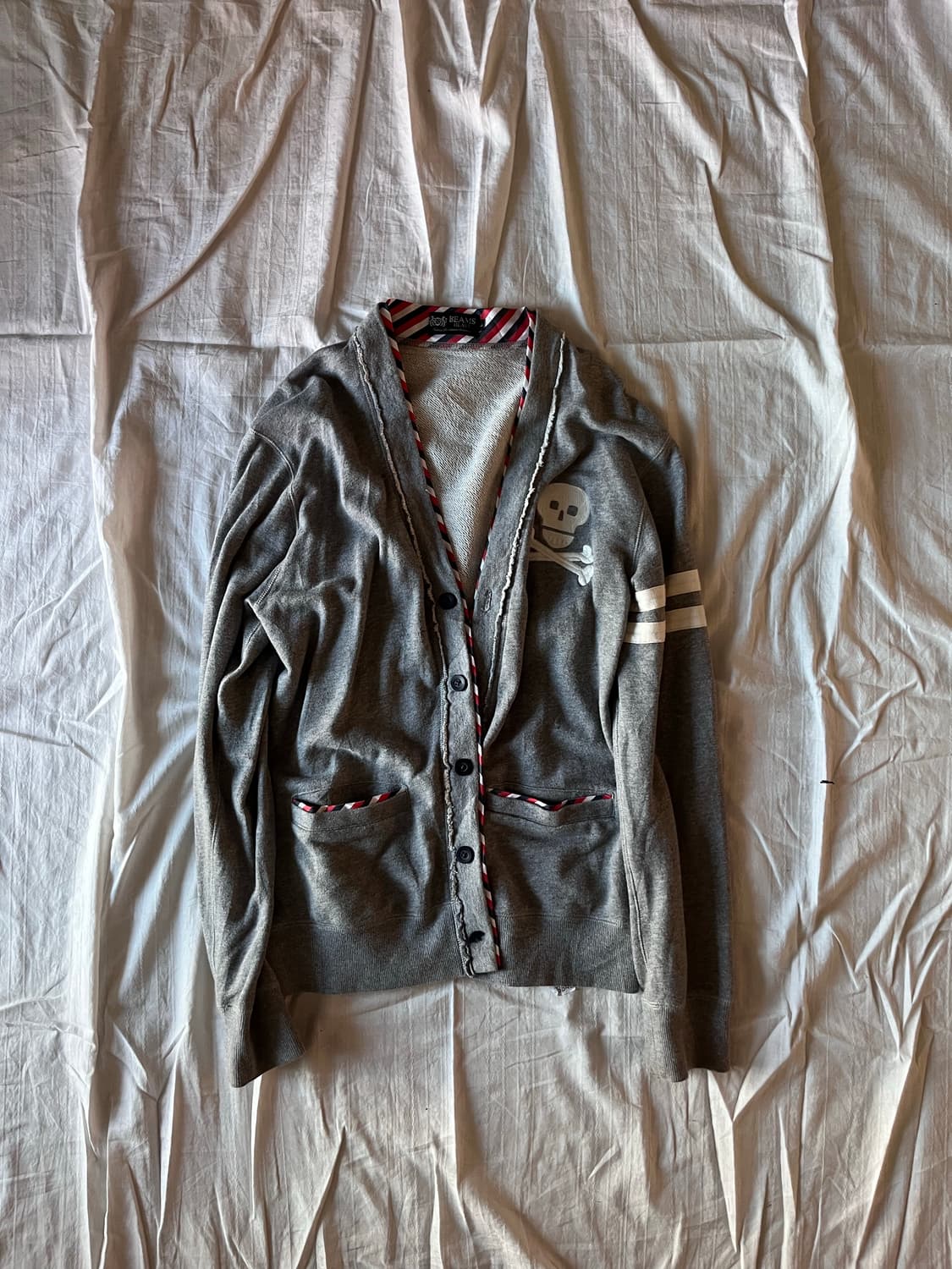 BEAMS Skull Patch Cardigan 상품이미지1