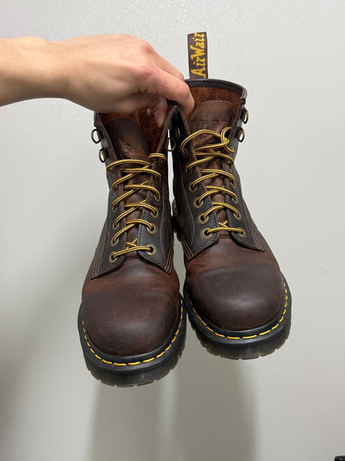 닥터마틴 디스이스네버뎃 1460 왁스드 풀 그레인 브 라운 280 상품이미지1