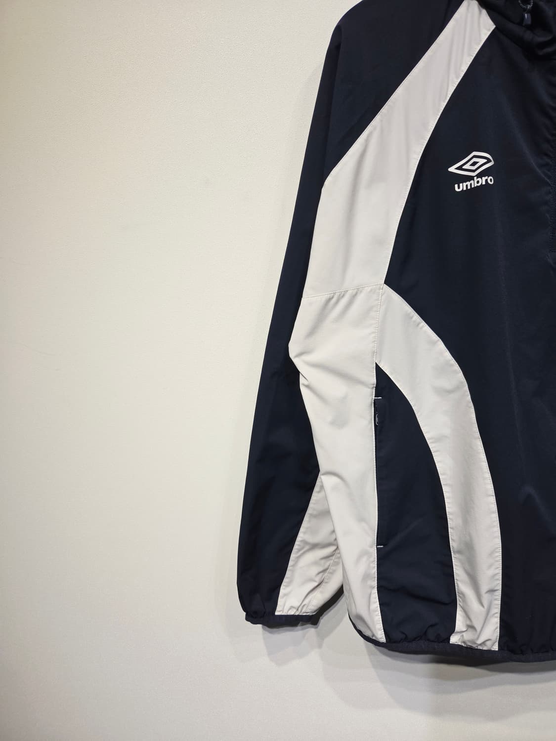 엄브로(UMBRO) 하프집업 배색 바람막이 아노락 상품이미지4