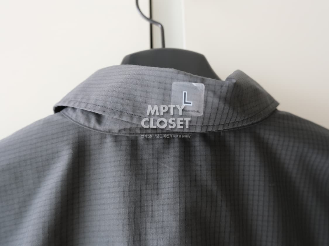 [L] 유니클로 U 오버사이즈 반팔셔츠 다크그레이 상품이미지4