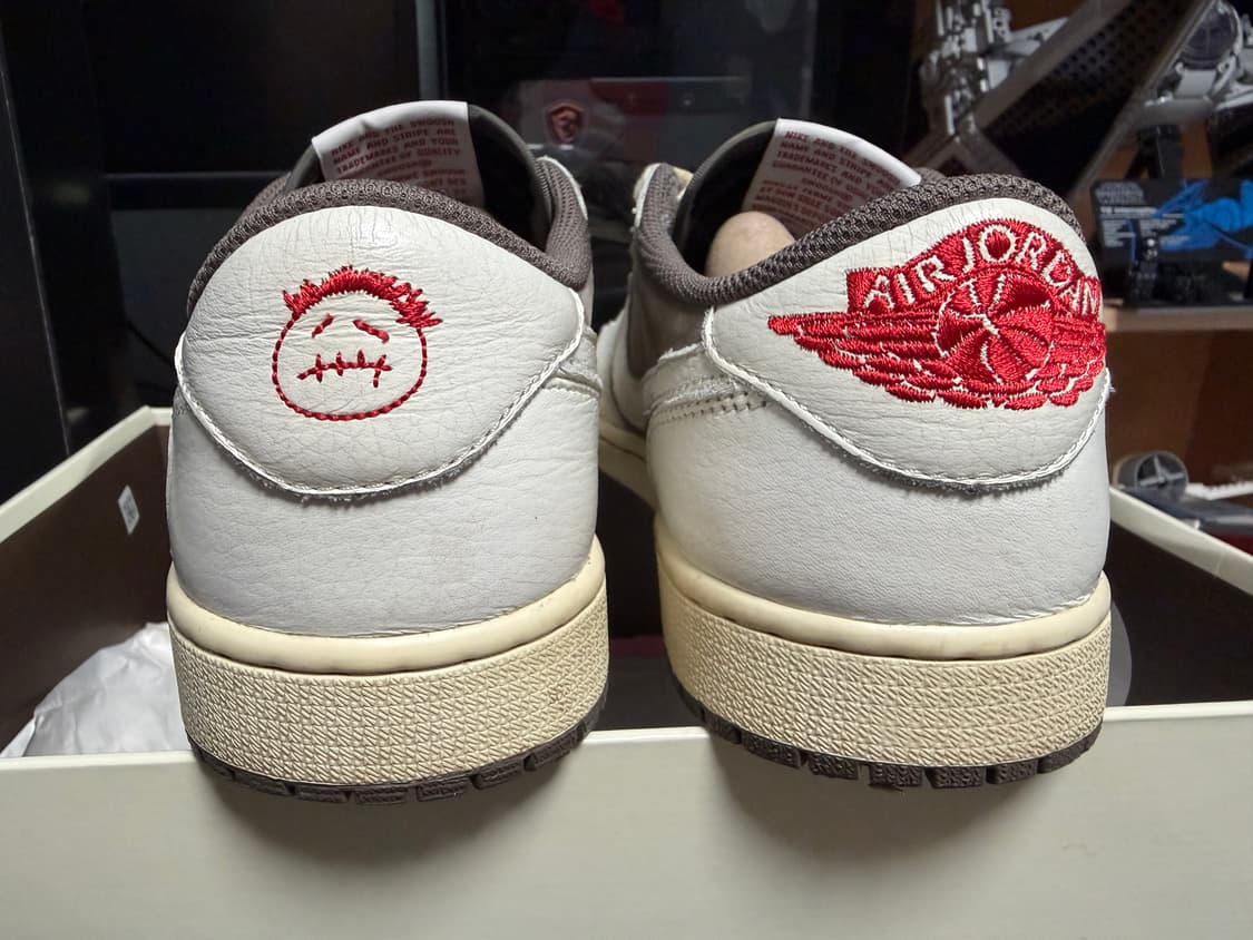 트래비스스캇 조던1 리버스 모카 270 상품이미지4