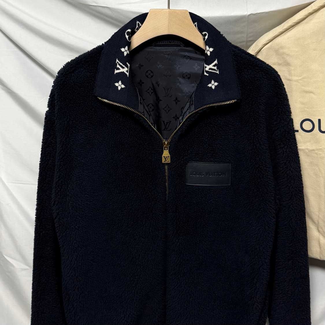 [S+급/L] 25FW 루이비통 레더패치 플리스 블루종 자켓 상품이미지2