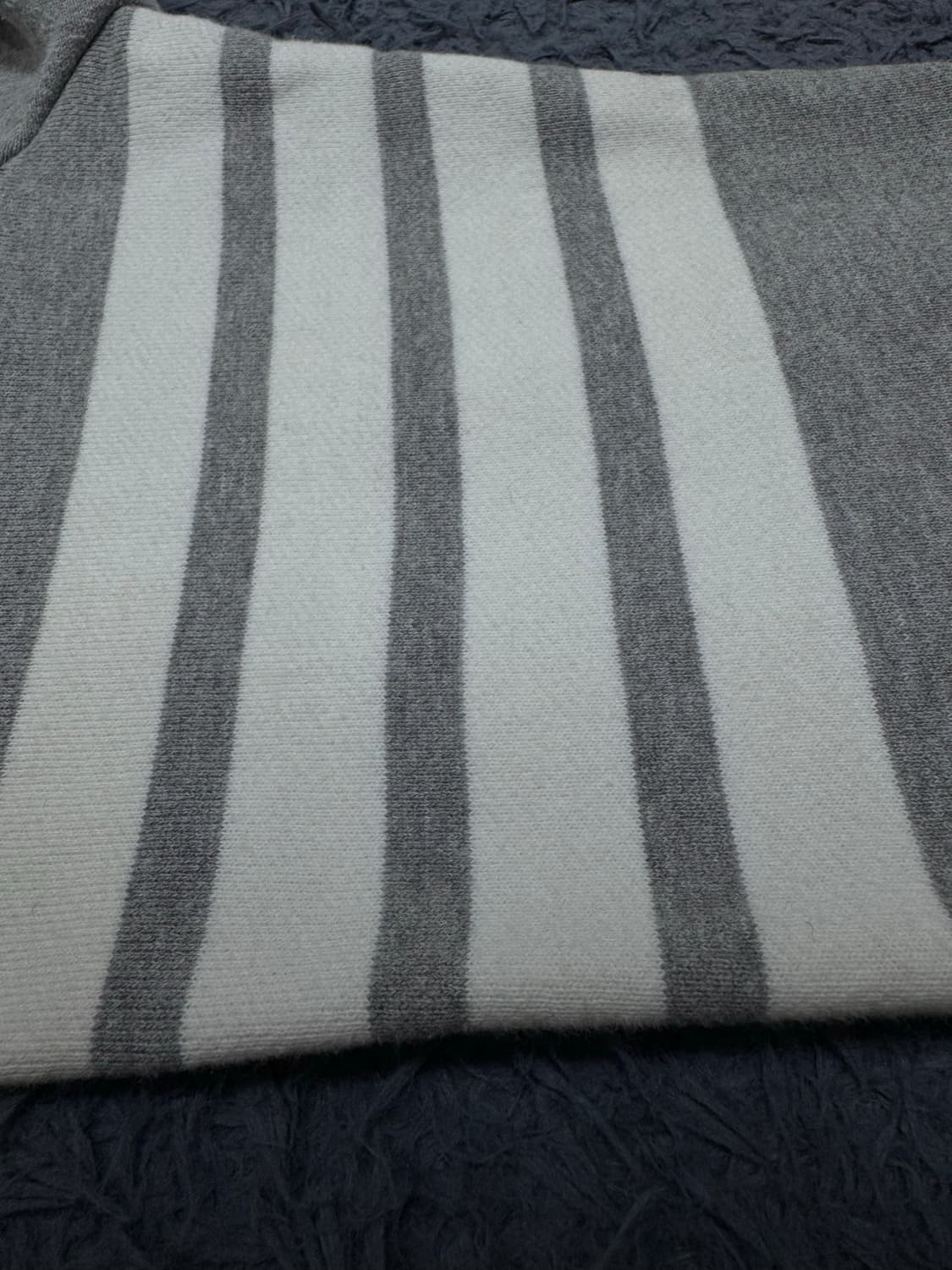 톰브라운 사선완장 맨투맨 그레이 3사이즈 상품이미지4