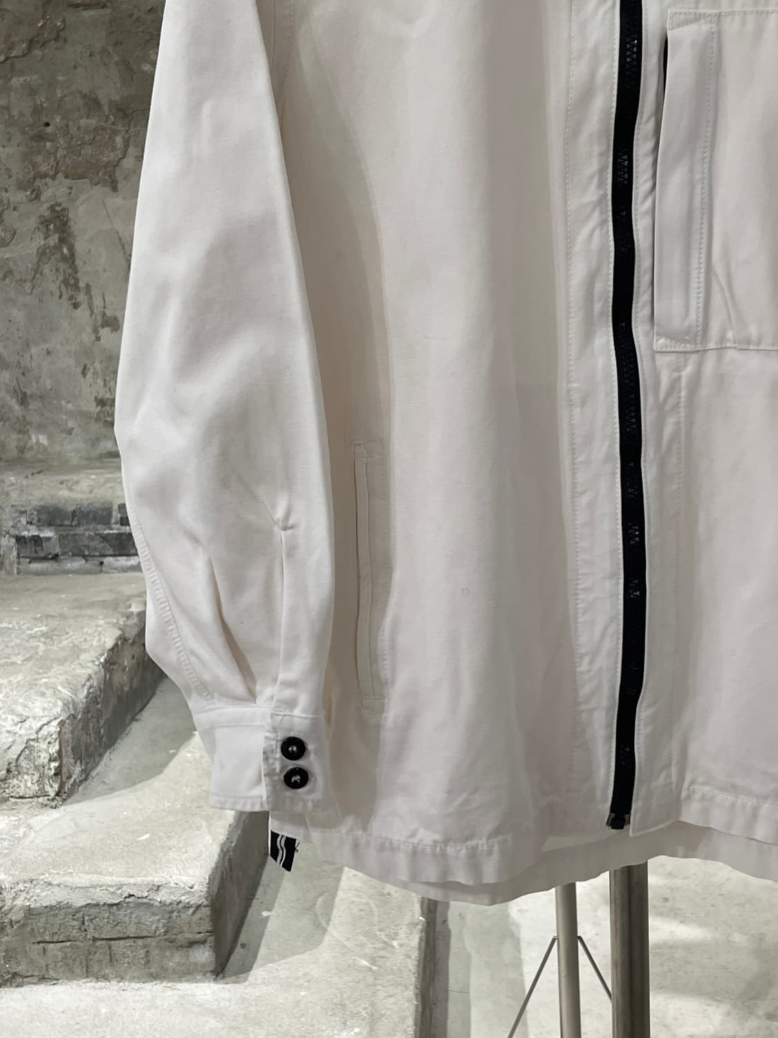 스톤 아일랜드 아이보리 체스트 포켓 와펜 코튼 자켓 상품이미지4