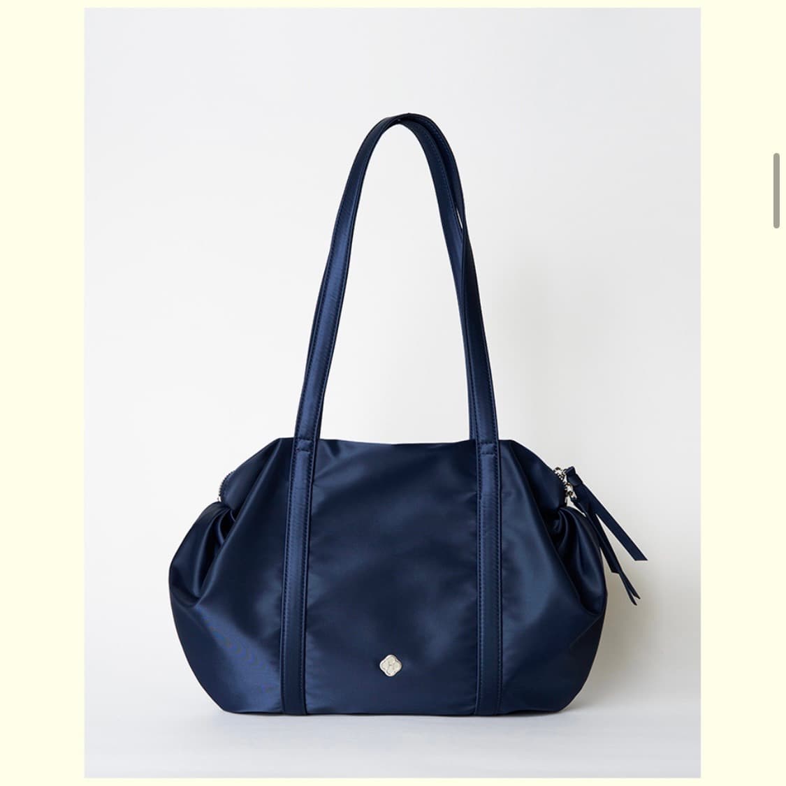 히어리 오로라 셔링 더플백 네이비 상품이미지3