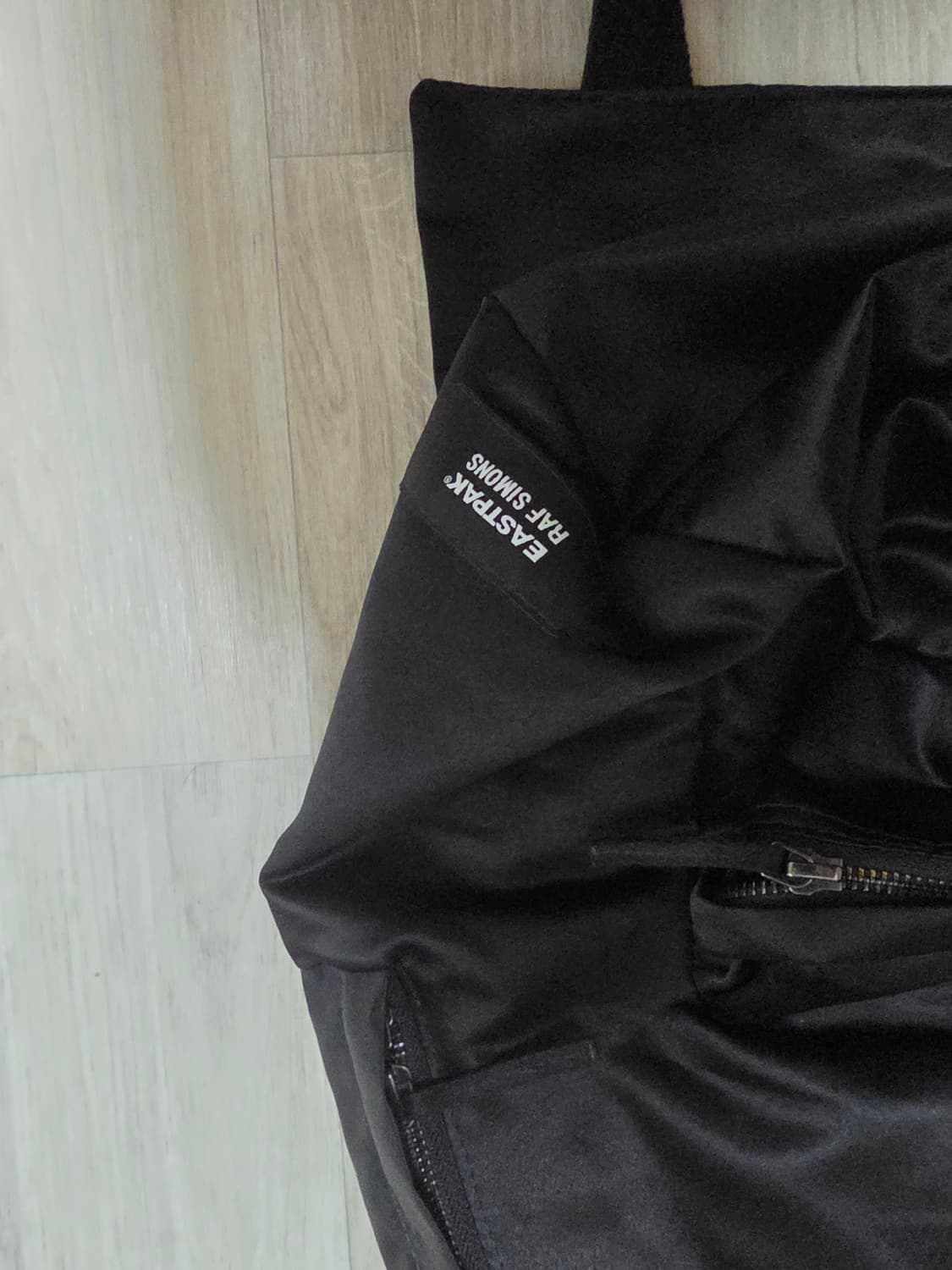 이스트백 라프시몬스콜라보백팩 상품이미지3