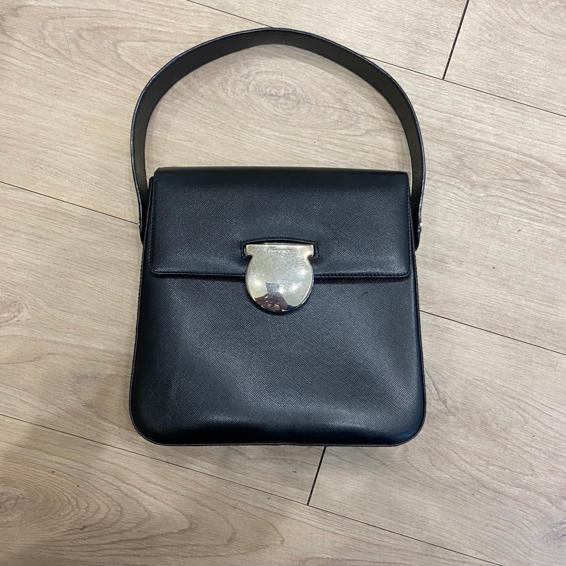 페라가모 미니 토트백 상품이미지1