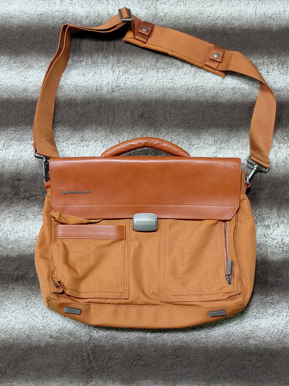 만다리나덕 크로스백 서류가방 상품이미지1