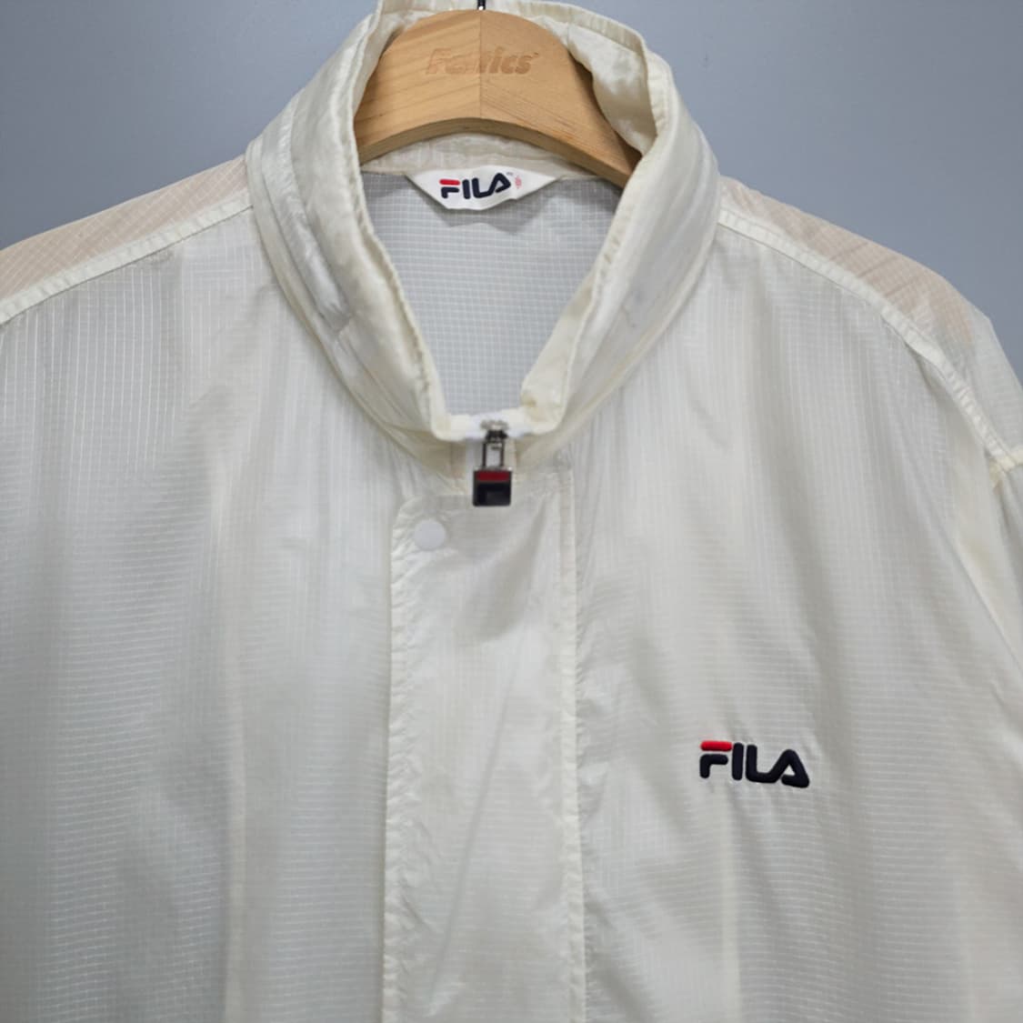 휠라(FILA) 로고 바람막이 자켓 화이트 100 상품이미지3