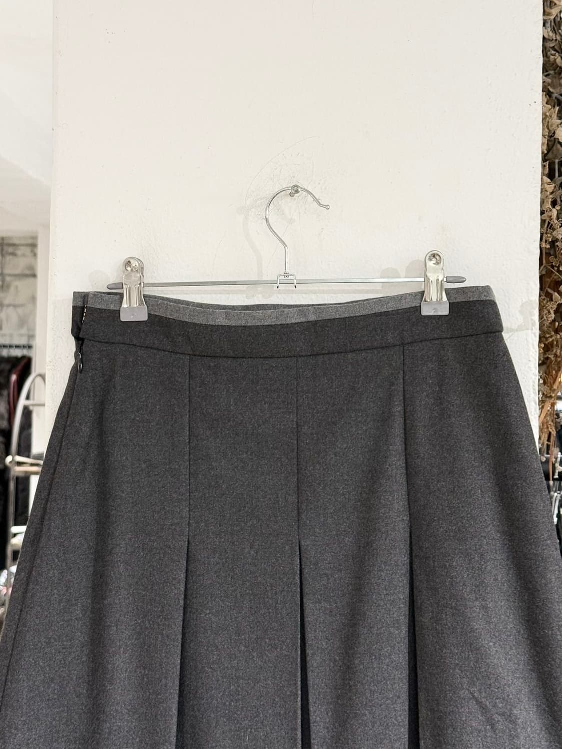 입생로랑 그레이 라나 버진 플리스울 플리츠 미니 스커트  상품이미지5