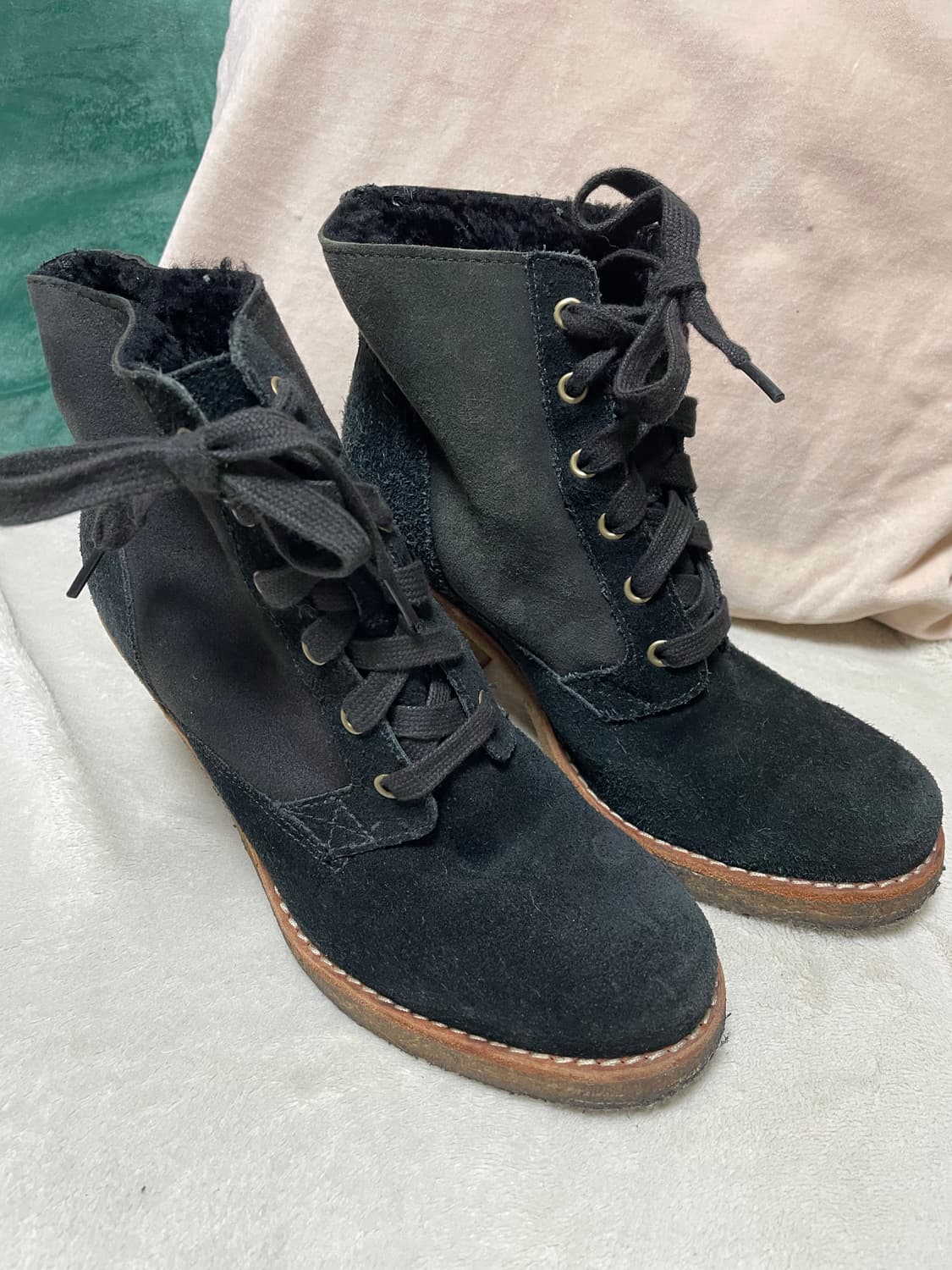 UGG 소피아 스웨이드 앵클 부츠 230 상품이미지1