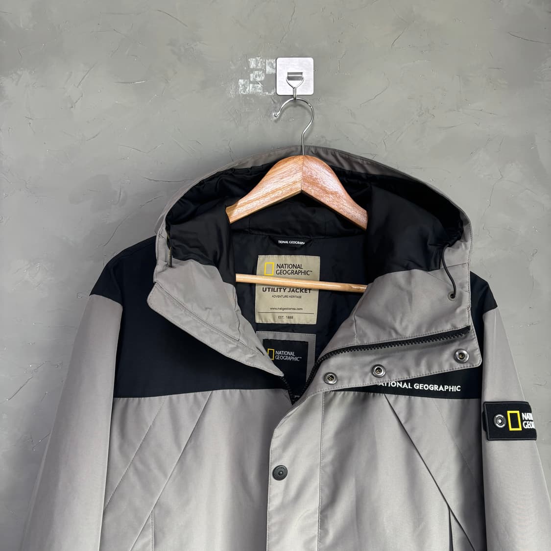 네셔널지오그래픽 바람막이 베이지 카키 상품이미지2