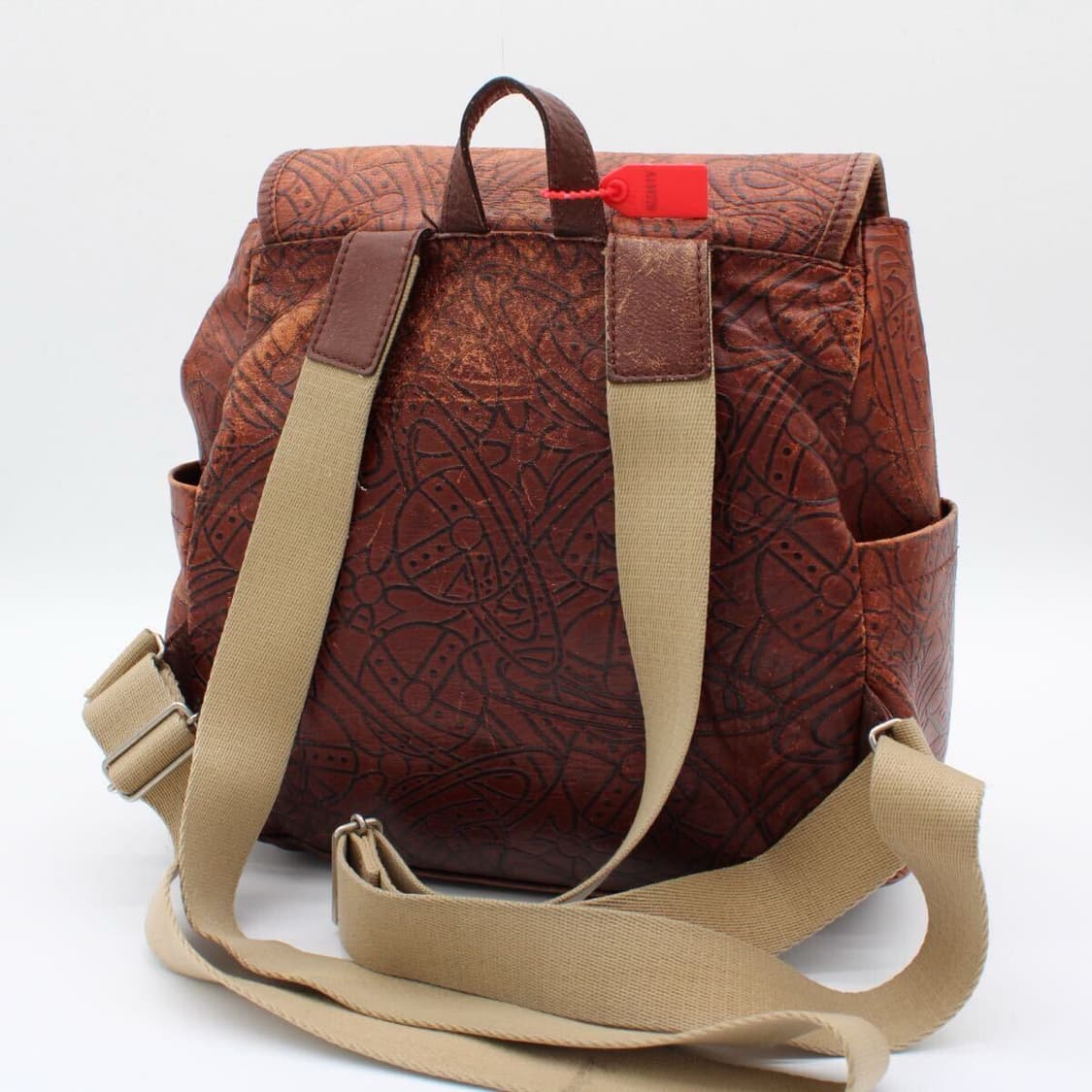 비비안 웨스트우드 로고 패턴 엠보싱 가죽 백팩 상품이미지2