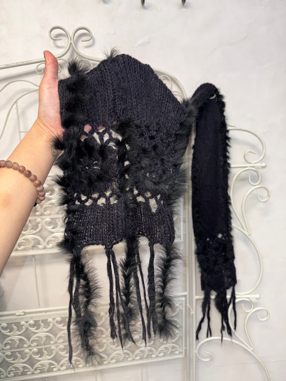 Black rabbit fur trimmed crochet muffler 상품이미지3