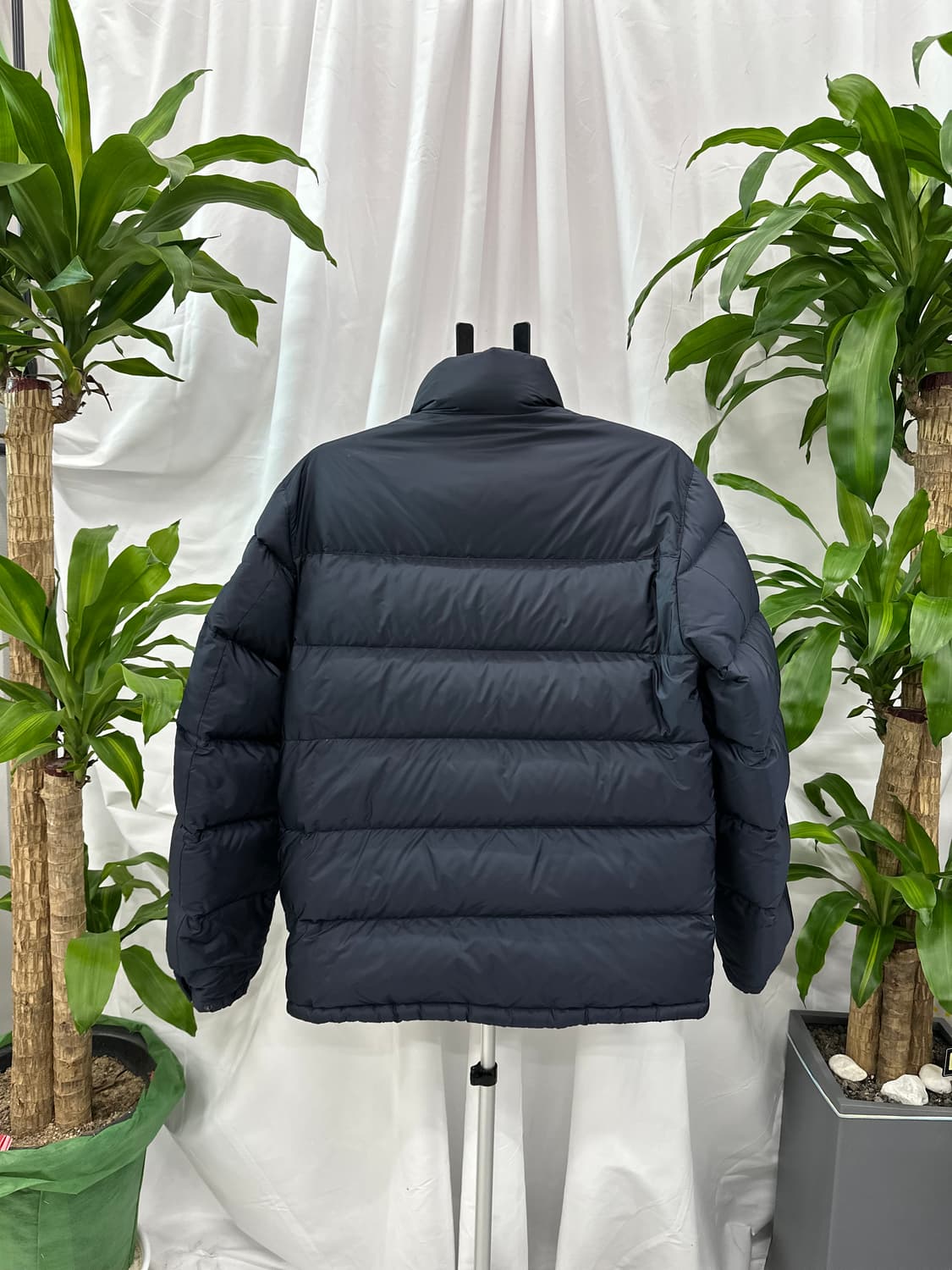 [정품] 프라다 트라이앵글 로고 다운 패딩 네이비 상품이미지4